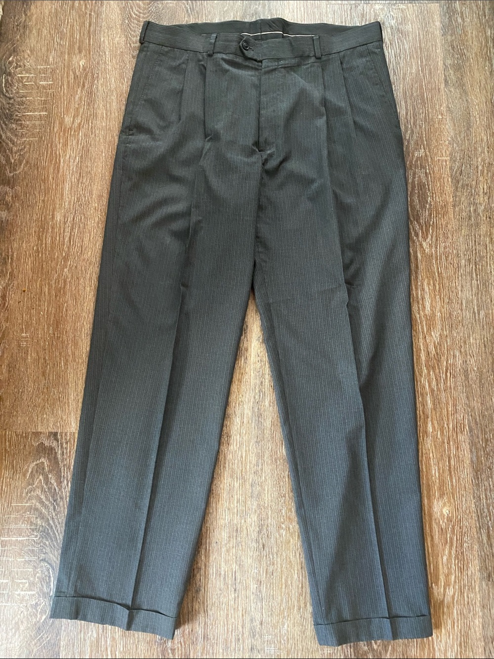 Haggar 36W/32L Men's Pinstripe Pleated Dress Pants in Charcoal